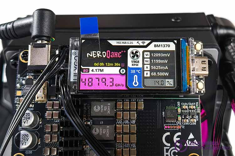 جهاز NerdMiner NerdQaxe++ Hydro بقوة 4.8 تيراهاش، يوفر ربحًا فوريًا جهاز NerdMiner NerdQaxe++ Hydro بقوة 4.8 تيراهاش، يوفر ربحًا فوريًا