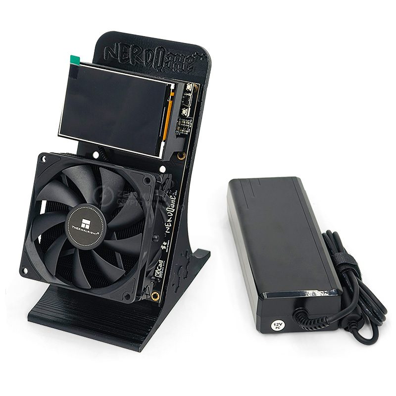 جهاز تعدين بيتكوين فردي NerdQaxe++ بسرعة 4.8 تيراوات/ثانية